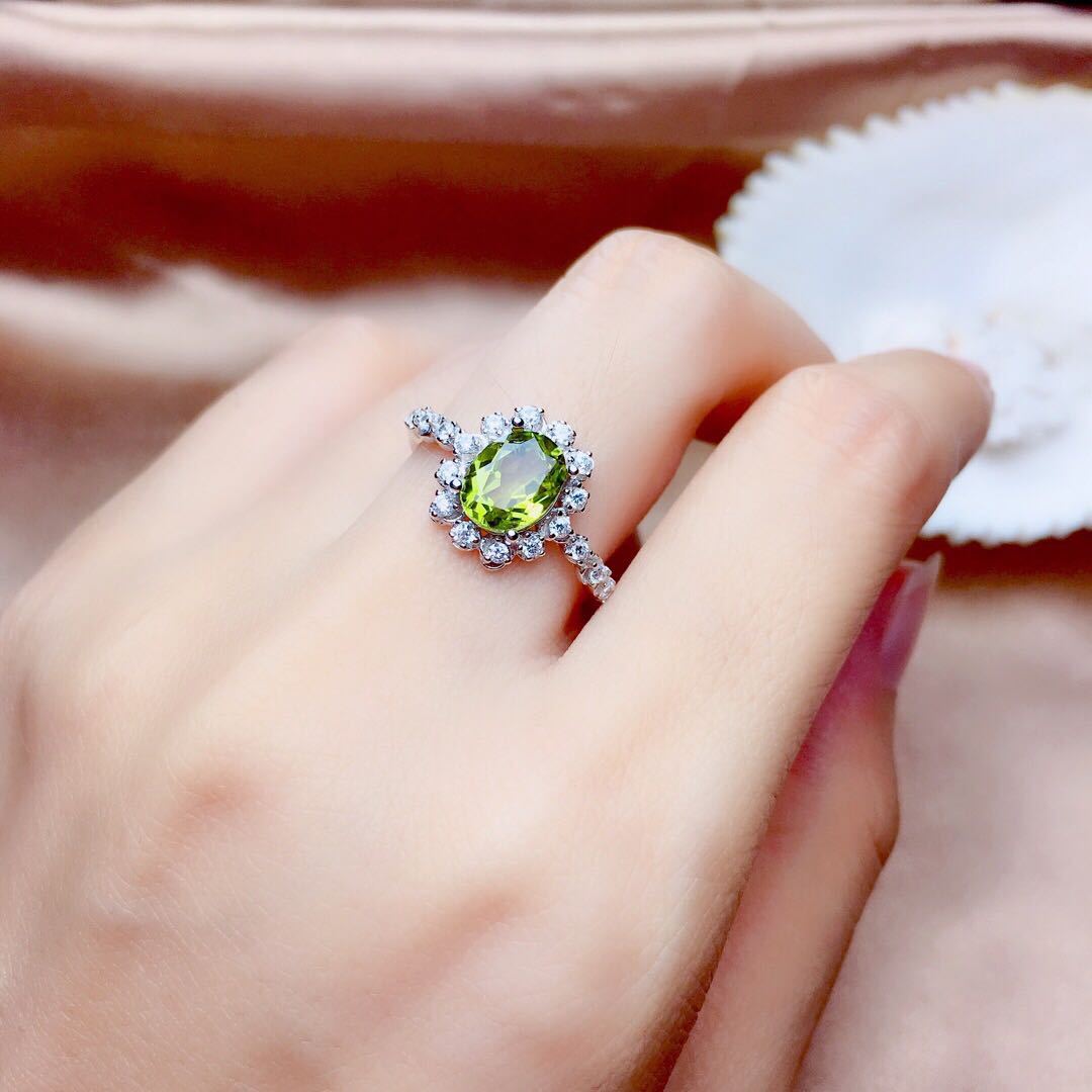 Elara Olivine Cristal
