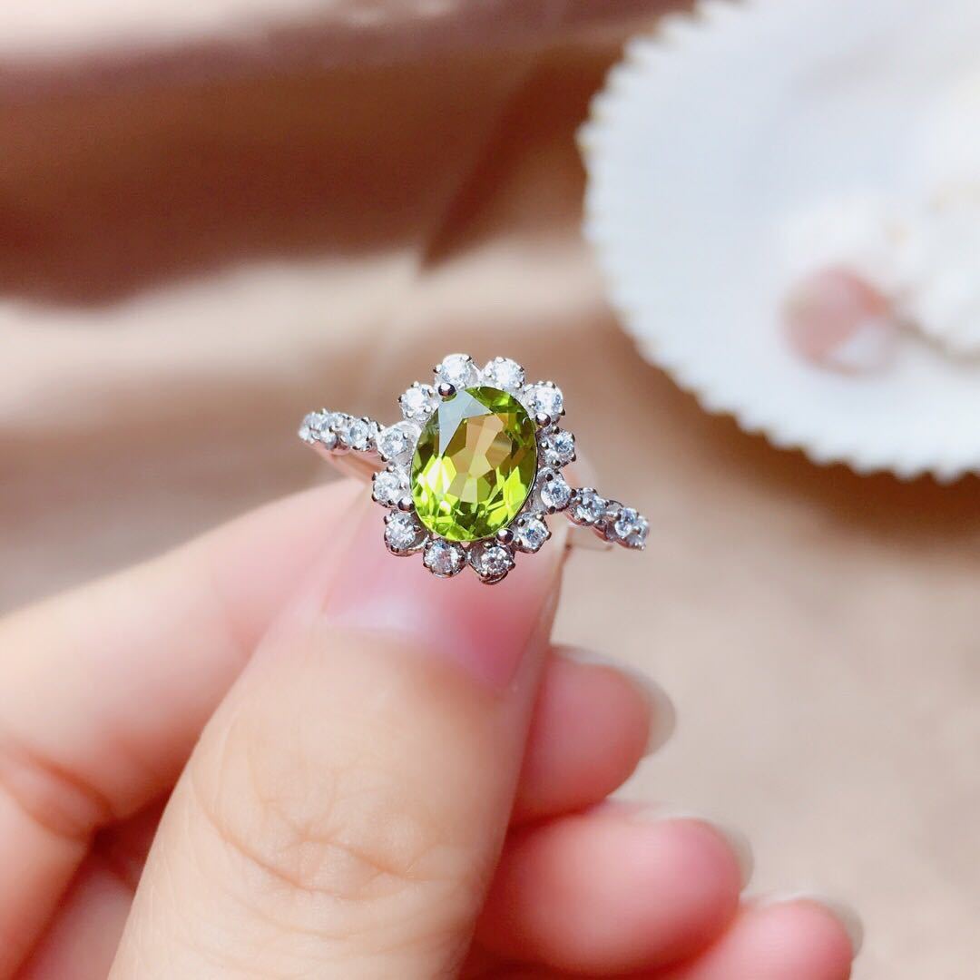 Elara Olivine Cristal